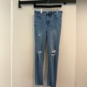 Frayed Brand High Rise Ankle Skinny light wash jeans - distressed. Size 10/30